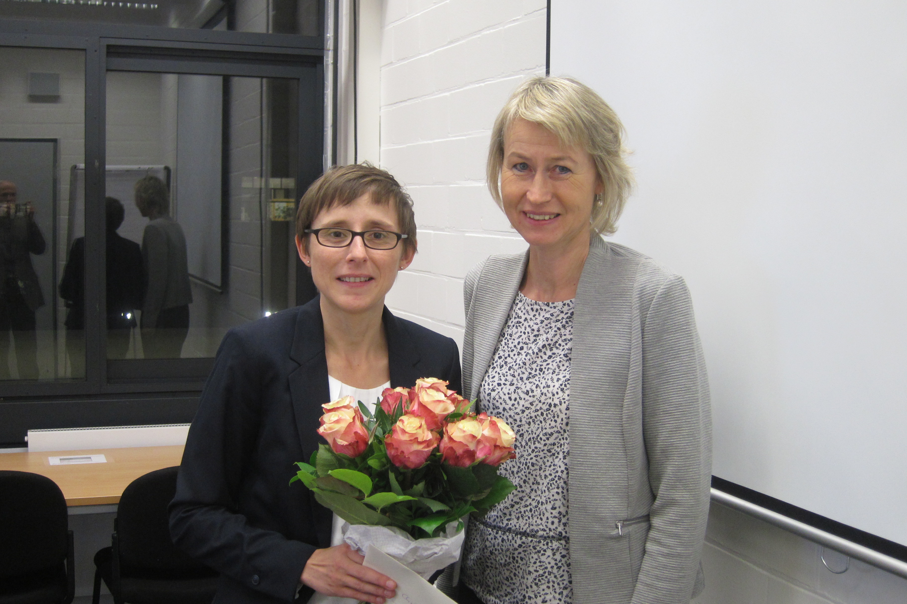 Christina Weiß mit ihrer Betreuerin Prof. Dr. Uta Wilkens